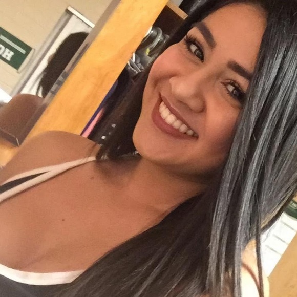 Meet your Posher, Paola - Picture 1 of 1